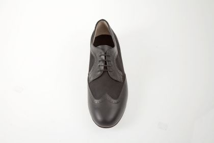 Klaschische Tanzschuhe im Derby-Design. Die Tanzschuhe sind die idealen Tanzschuhe für die Tanzschule.